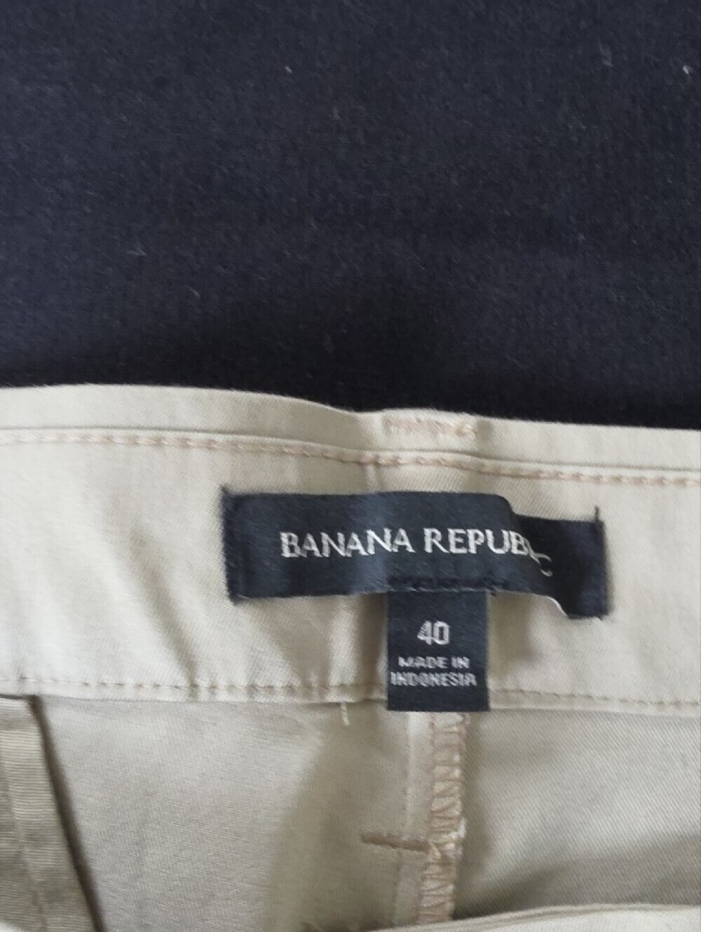 Banana Republic Men's Khaki Flat-Front Shorts - Picture 4 of 12